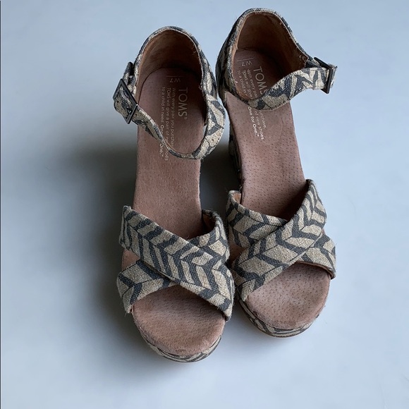 SOLD-TOMS Chevron Burlap Ankle Strap Wedge - Picture 3 of 7